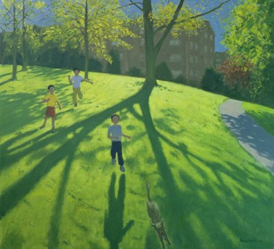 Bambini che corrono nel parco, Derby, 2002 da Andrew Macara